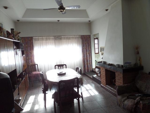 Casa 5 Ambientes. | La Paz 3806