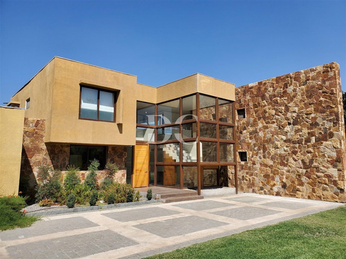 Casa En Venta De 5 Dorm. En Colina Chicureo, Las Brisas