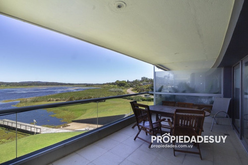 Imagen 1 de 30 de Departamento De 2 Dormitorios Y 2 Baños En Alquiler Anual En Punta Del Este