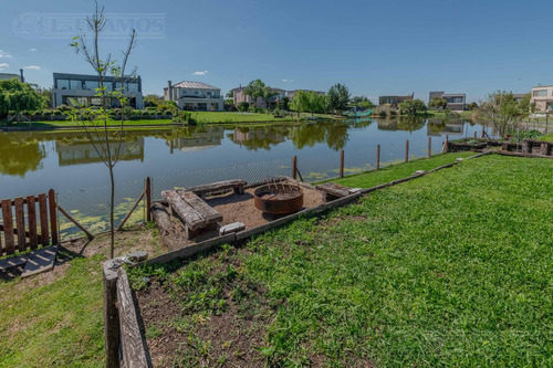 Impecable Casa Con Hermosa Vista A Laguna En Canton Norte - Escobar - Pg