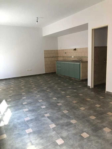 Imagen 2 de 14 de Duplex Bernal Oeste 3 Ambientes Con Cochera Y Parrilla