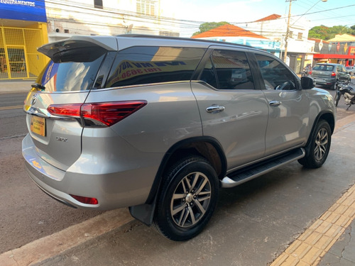 Imagem 4 de 15 de Toyota Hilux Sw4 Srx 2.8 Prata 2017