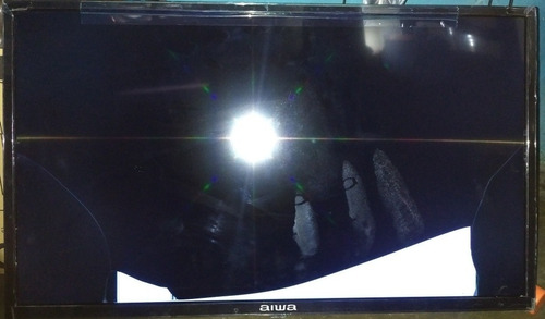 Imagen 6 de 6 de Televisor Led Aiwa 32 Aw32b2 Para Reparar Pantalla Partida