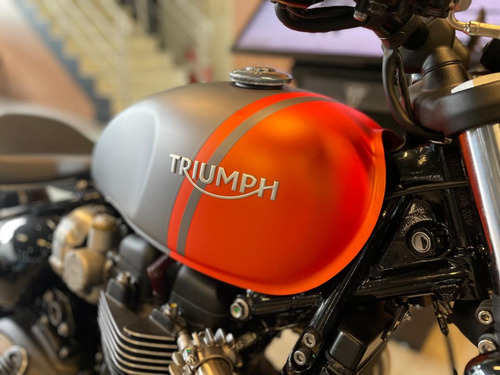 Triumph Bonneville Bobber 1200 25/25 Harley 883 (ja)