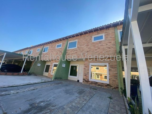 Jip 25-16345. Rentahouse Vende Hermoso Townhouse De 110 Mts2, 4 Hab, 3 Salas De Baños, 2 P/e, Parque Infantil, Areas Deportivas. En Urb. Karol Home Ii. La Morita.