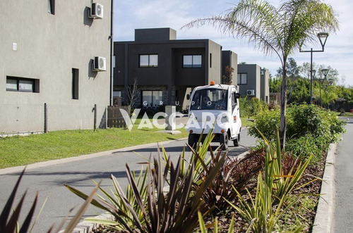 Imagen 25 de 26 de Hermoso Dúplex En Barrio Cerrado.