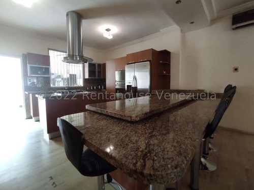 Imagen 2 de 28 de Lujosa Casa Quinta Totalmente Amoblada Urb. Guaracarima La Victoria 23-17246 Ejc 04243439046