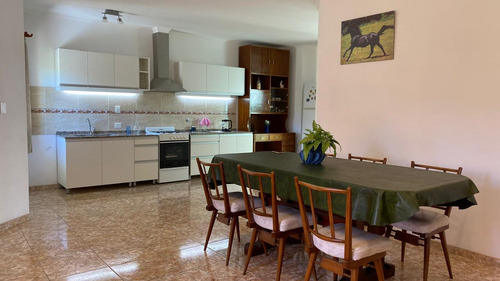 Casa En Venta - 3 Dormitorios 2 Baños - 238mts2 - Roque Perez