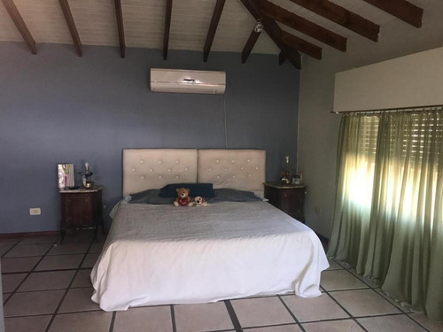 Imagen 2 de 30 de Venta Casa De 5 Ambientes Con Cochera Para 5 Autos