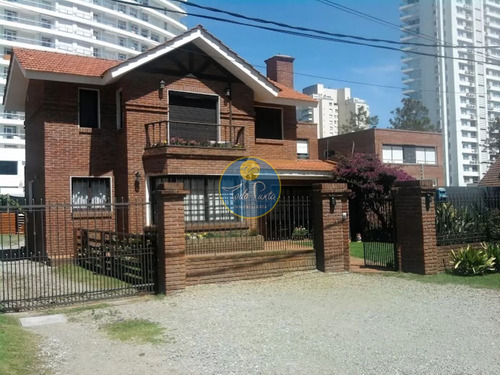Casa 4 Dormitorios, A Metros Del Hotel Enjoy Y Playa Mansa