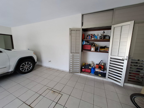 Casa En Venta En El Fracc Lomas De La Rioja