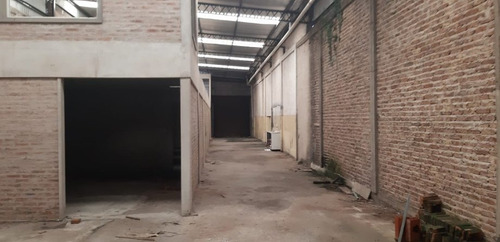 Imagen 2 de 8 de Galpon En Venta En Sarandi Este