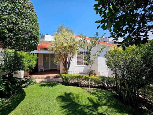 Casa En Un Solo Nivel En Venta En Jardines De Satelite, Cuernavaca Morelos.