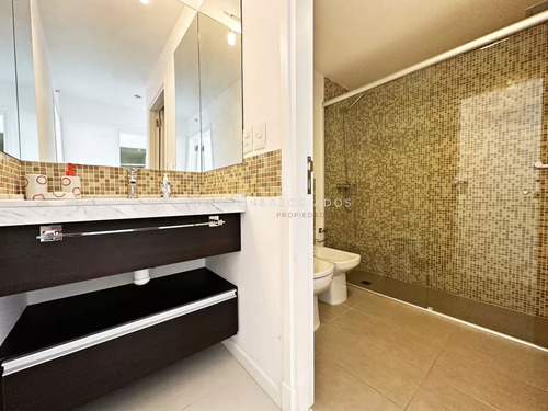 Apartamento En Piso Alto En Venta En Icon Brava Tower, Punta Del Este.