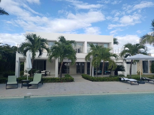 Reventa: Villa De Oportunidad, En Playa Nueva , La Romana