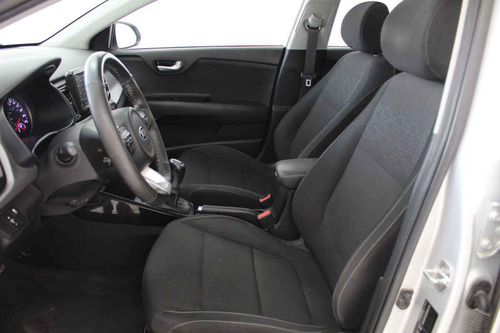 Imagen 9 de 15 de Kia Kia Rio Sedan 2018 4 Cilindros