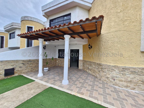 Vendo Hermosa Townhouse Ubicada En Conj. Res. Las Carolinas Ii Turmero, Cód. 25-795 Myc