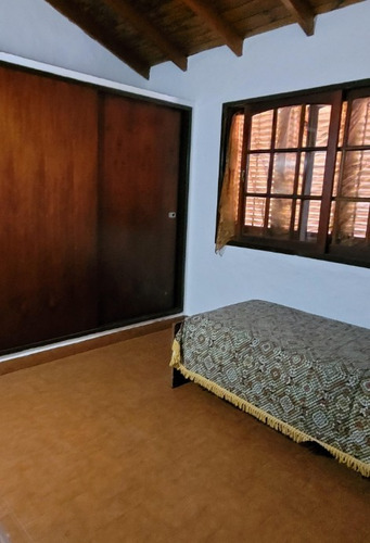 Chalet En Venta En Castelar Sur