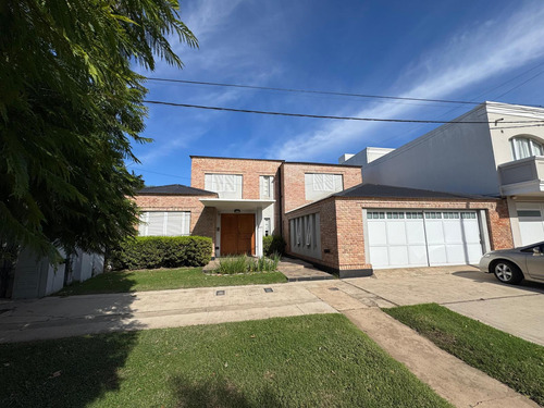Casa En Barrio Pablo Pizzurno