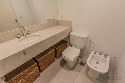 Departamento De 3 Ambientes Con Cochera Fija En Recoleta