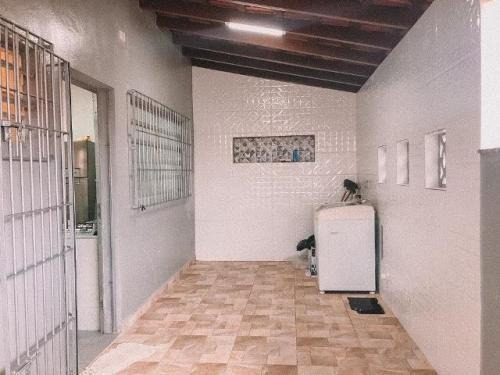Imagem 1 de 13 de Casa Com 2 Quartos E 2 Banheiros, No Litoral Sul. Itanhaém