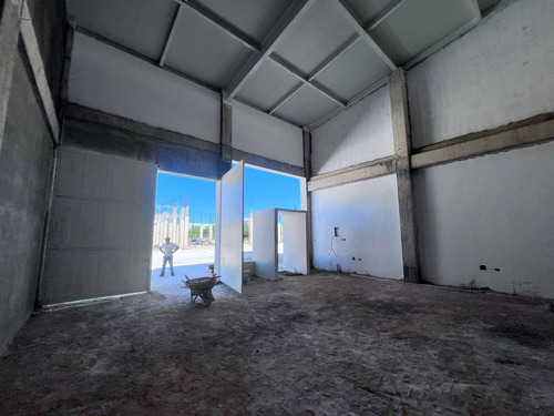 Nave Industrial En Alquiler En Punta Cana Bávaro Doble Altura Con Mezzanine
