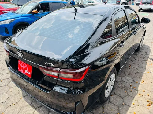 Toyota Yaris 4p Sedán Base L4/1.5 Aut