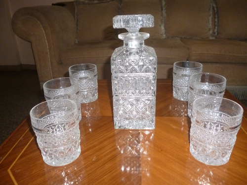 Imagen 4 de 4 de Juego Licorera Cristal Bohemia Con 6 Vasos