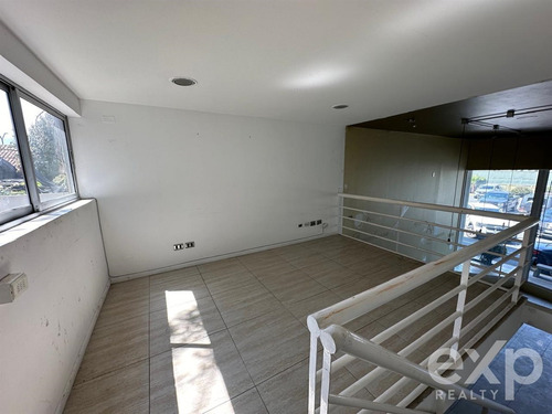 Arriendo Local Comercial Con Alto Trafico En Avda La Dehesa
