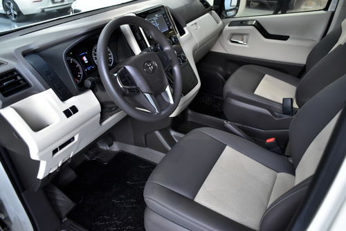Imagen 15 de 21 de Toyota Hiace Commuter 2.8 Tdi 6at 14a 2022 - Car Cash