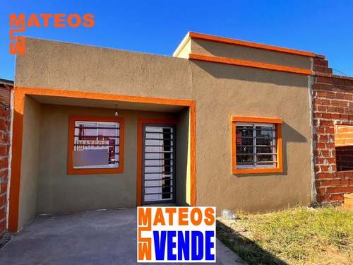 Venta Chalet En Mar Del Tuyu  81 E/ 8 Y 9 