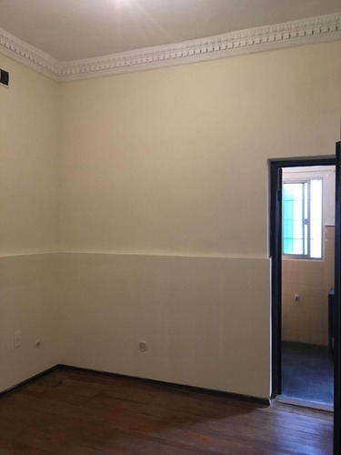 Imagen 7 de 19 de Dueño Vende Casa De Época Remodelada, Planta Baja, En Zona Tranquila De Pocitos. 120 Mts Cuadrados Superficie Total Del Terreno. Con Garaje Y Patio.
