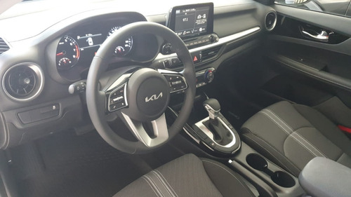 Imagen 5 de 12 de Kia Cerato 2.0