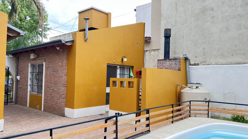 Complejo Turístico En Colón Con Piscina