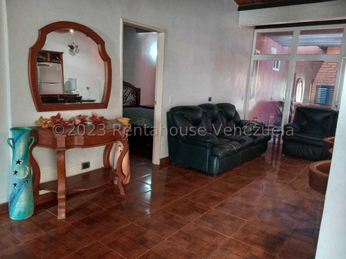 Hermosa Casa En Venta En Los Apamates Cerca De La Ribereña. Yineth. Codigo 24-13847