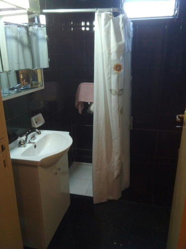 Imagen 3 de 12 de Casa De 3 Amb + Depto 2 Amb C/ Fondo Libre. Lote 10x30 Mts