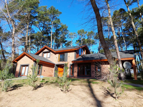 Imagen 2 de 30 de Venta Casa Moderna En Carilo Barrio Zorzal