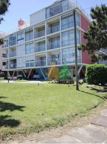 Monoambiente En Venta En Playa Mansa , Punta Del Este  - Ref : Eqp5779