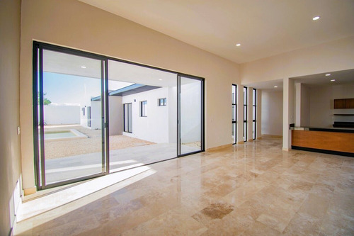 Casa De Una Planta, 3 Recámaras Y Piscina En Venta En Chacté Residencial, Dzitya