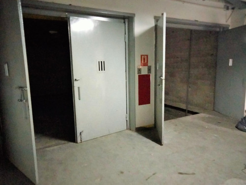 Imagen 5 de 12 de #1613 Local 800m2 California Norte.
