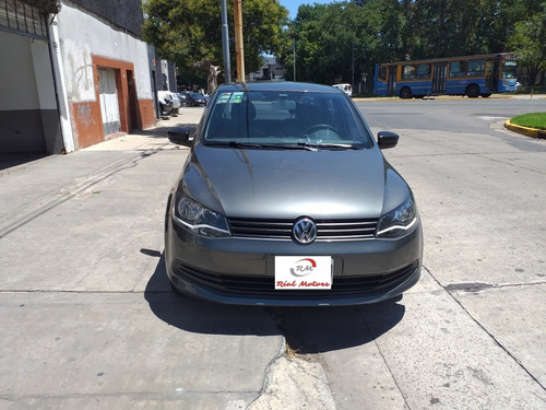 Volkswagen Voyage 1.6 Comfortline 101cv 2013