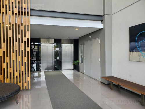 Imagen 7 de 18 de Lj Ramos | Oficina 62m C/ Sala De Reunión Y Kitchenette| Edificio Vohe Km 46, Pilar