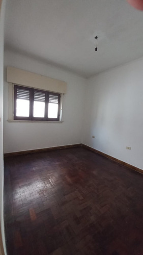 Casa De 2 Dorm En Alquiler Ubicada En 27 E/ 63 Y 64 90 Mts2 Aprox