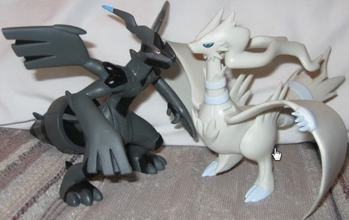 Miniatura Action Figure Boneco Pokémon Reshiram + Zekrom