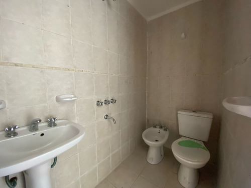 Departamento En Alquiler Ubicado En 115 Entre 68 Y 69