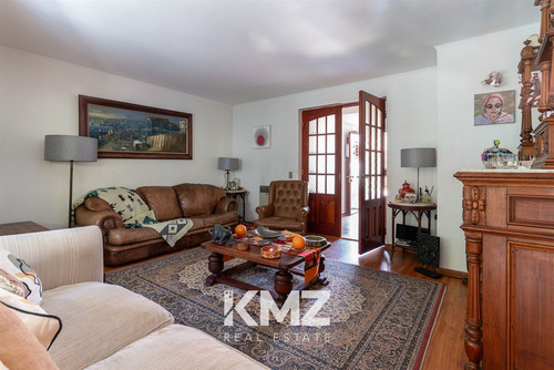 Vende Casa 5d/4b/e De155/360 M2, San Carlos Apoq, Las Condes