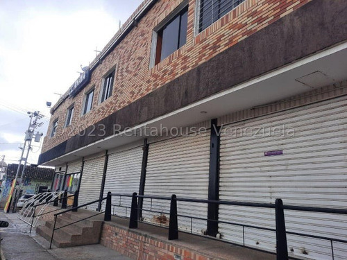 Raiza Suarez Vende Sensacional Oficina En Cabudare,- 2 3 3 3 0 1 4-. Su Zona Centrica Es Ideal Para El Desarrollo De Tu Proyecto, Posee Su Baño Su Estacionamiento Alta Seguridad Y Se Conserva Excelen