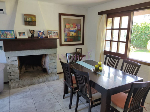 Imagen 5 de 30 de Casa Con 3 Dormitorios, 2 Baños Mas Dependencia, Piscina Y Parillero! - Punta Del Este Marly