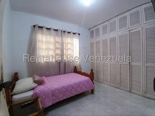 Estupenda ,amplia Y Ventilada Casa De 2 Niveles , En Venta Ubicada En La California Sur 25-17337