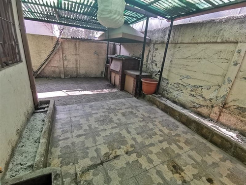 Casa En Venta De 5 Dorm. En La Florida